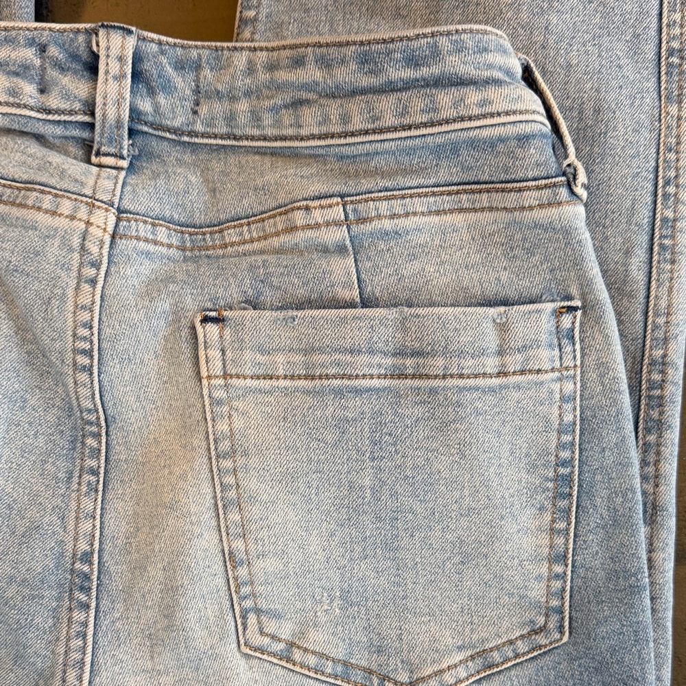 We The Free Light Blue Frayed Hem Cropped Jeans Curvy Size 28. Womens. Stretch - Picture 6 of 8